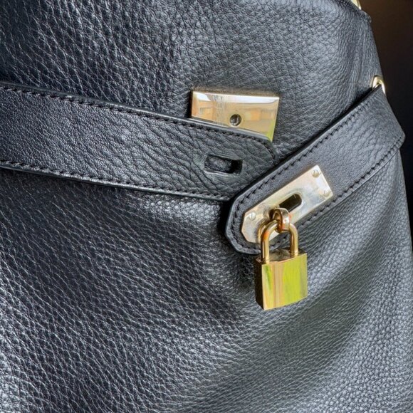 Danier Black Grained Leather Silver Lock Crossbody Bag - Picture 7 of 16